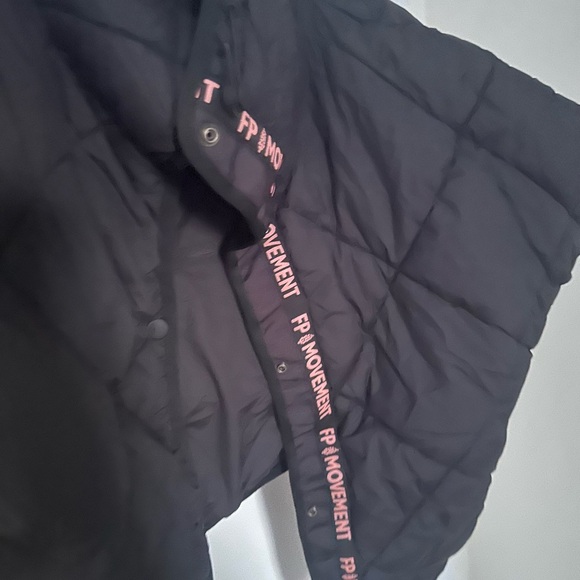 Free People Chill out packable puffer poncho scarf NWOT - Picture 4 of 4